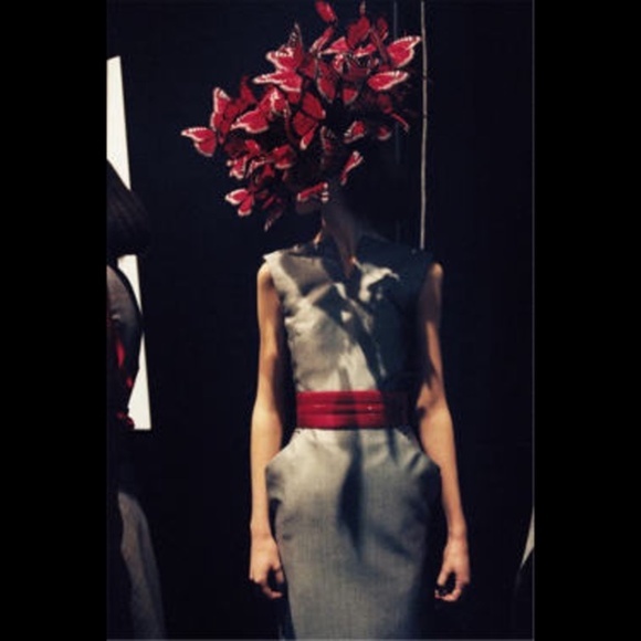 Alexander McQueen Spring 2008 Runway Look 6 Grey Dress w/ Red Patent Belt - Picture 9 of 9